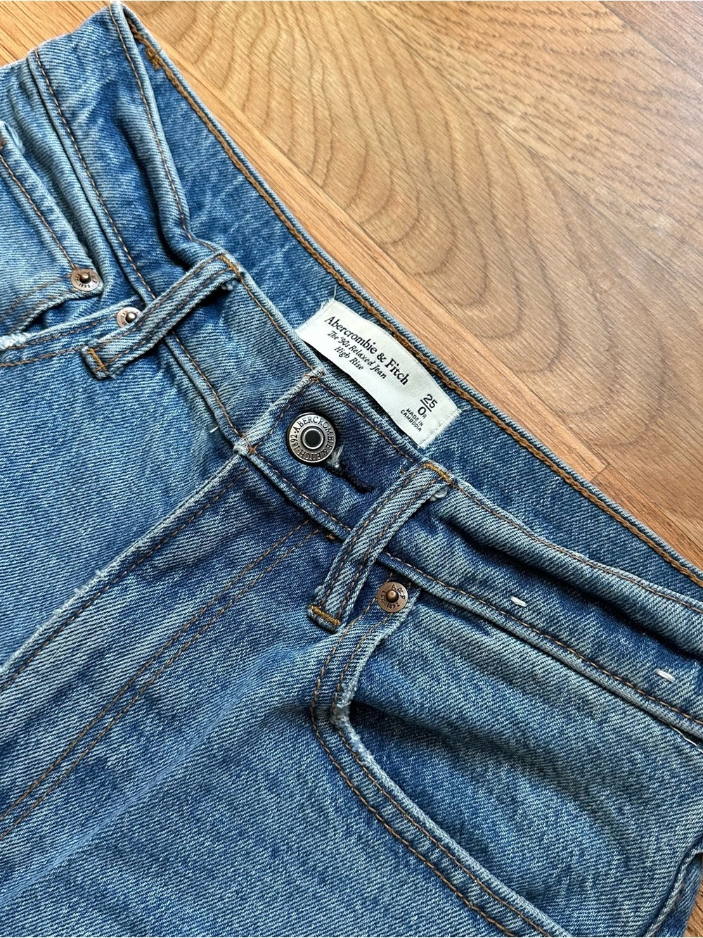 Abercrombie & Fitch 90s Relaxed Blue Jeans Size 25/0R
